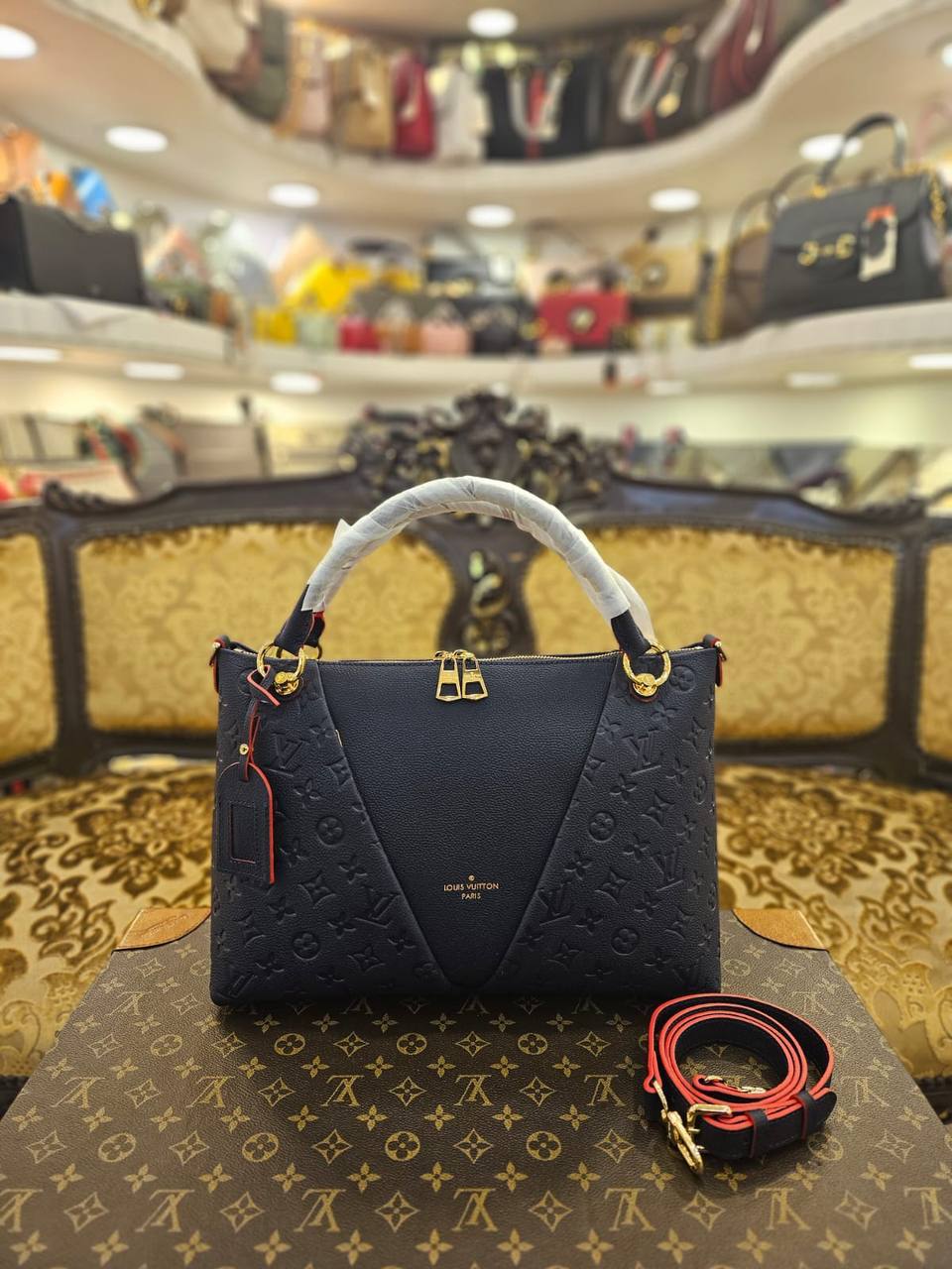 LOUIS VUITTON TOTE