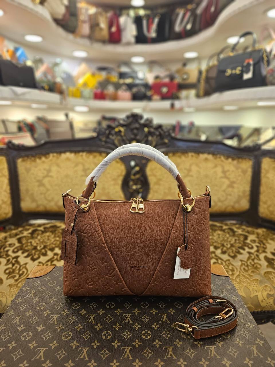 LOUIS VUITTON TOTE
