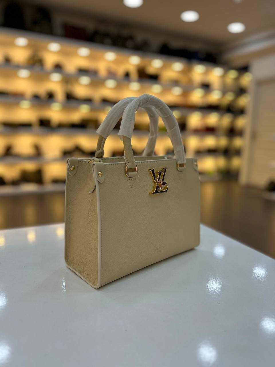 LOUIS VUITTON LOCK GO