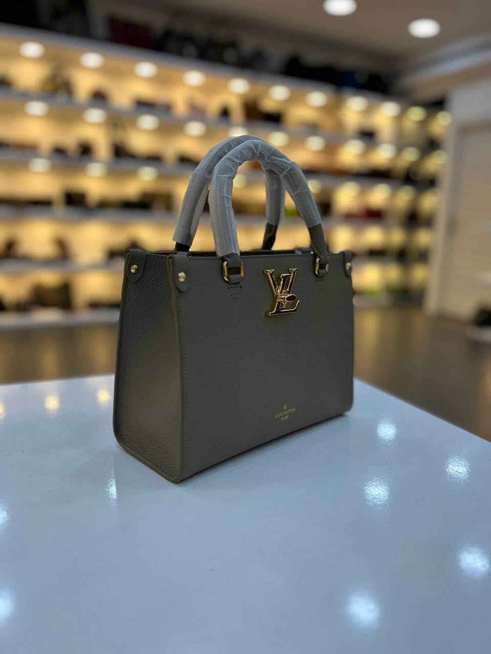 LOUIS VUITTON LOCK GO