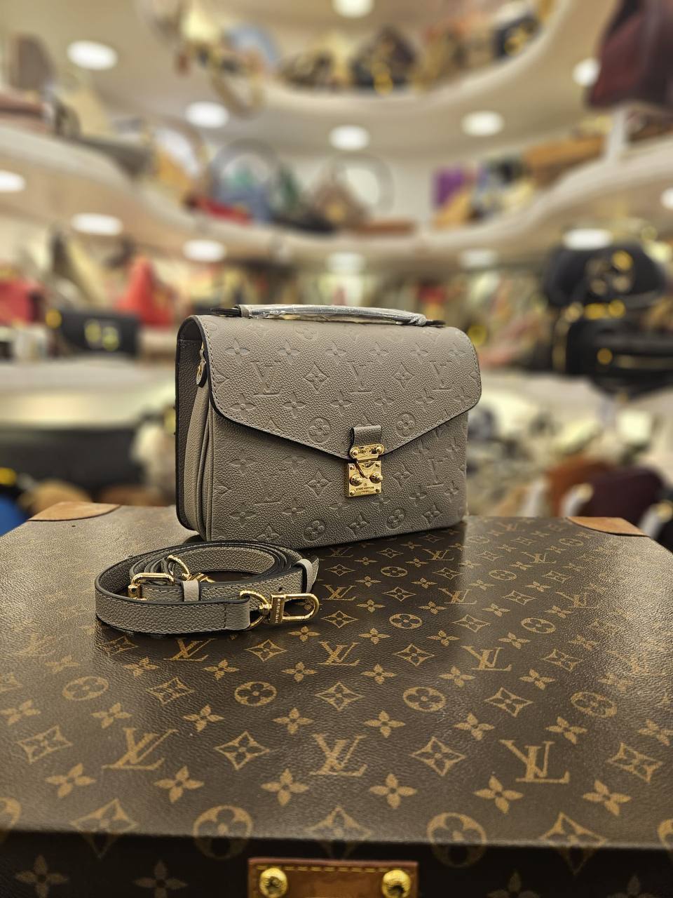 LOUIS VUITTON METIS LEATHER