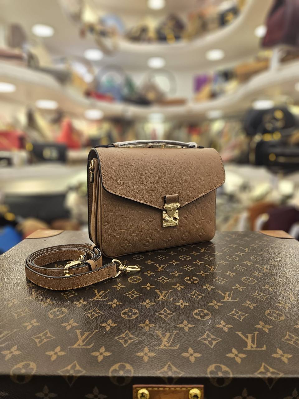 LOUIS VUITTON METIS LEATHER