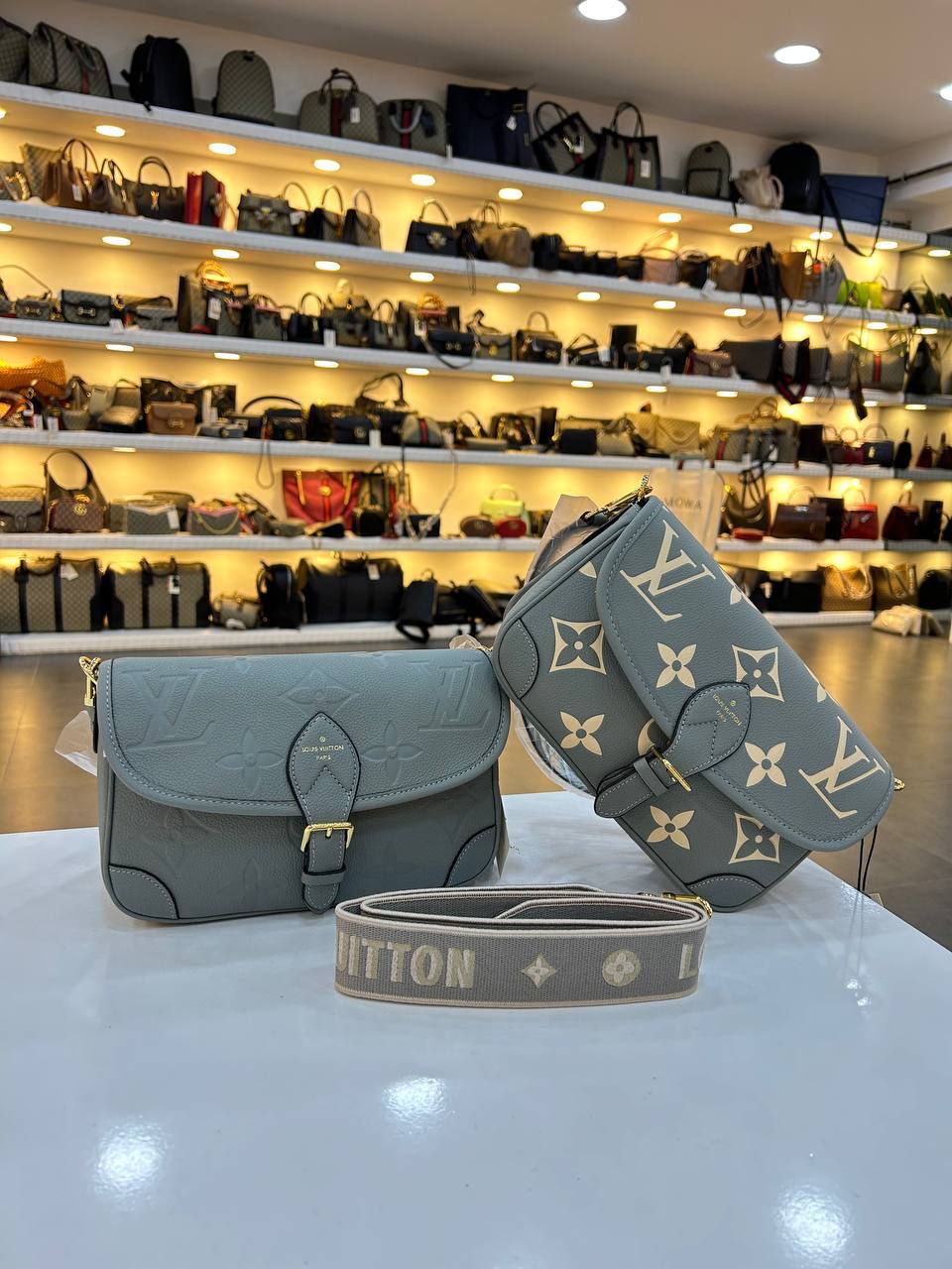 LOUIS VUITTON DIANE