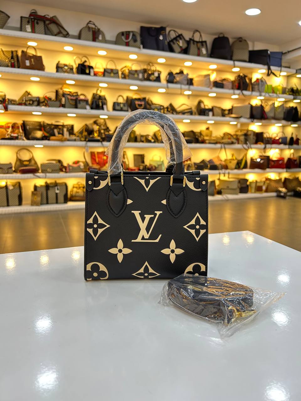 LV ONTHEGO PM