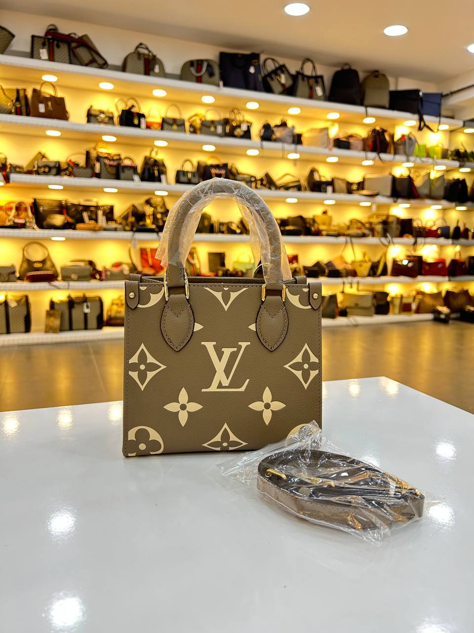 LV ONTHEGO PM