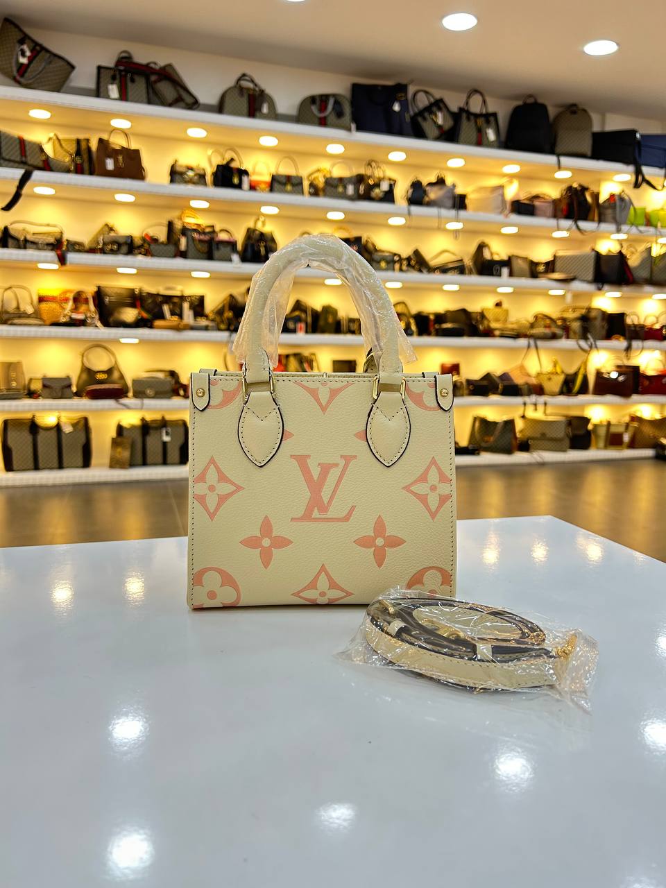 LV ONTHEGO PM