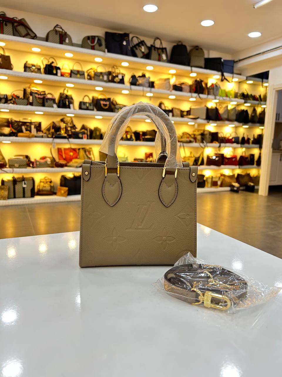 LV ONTHEGO BB