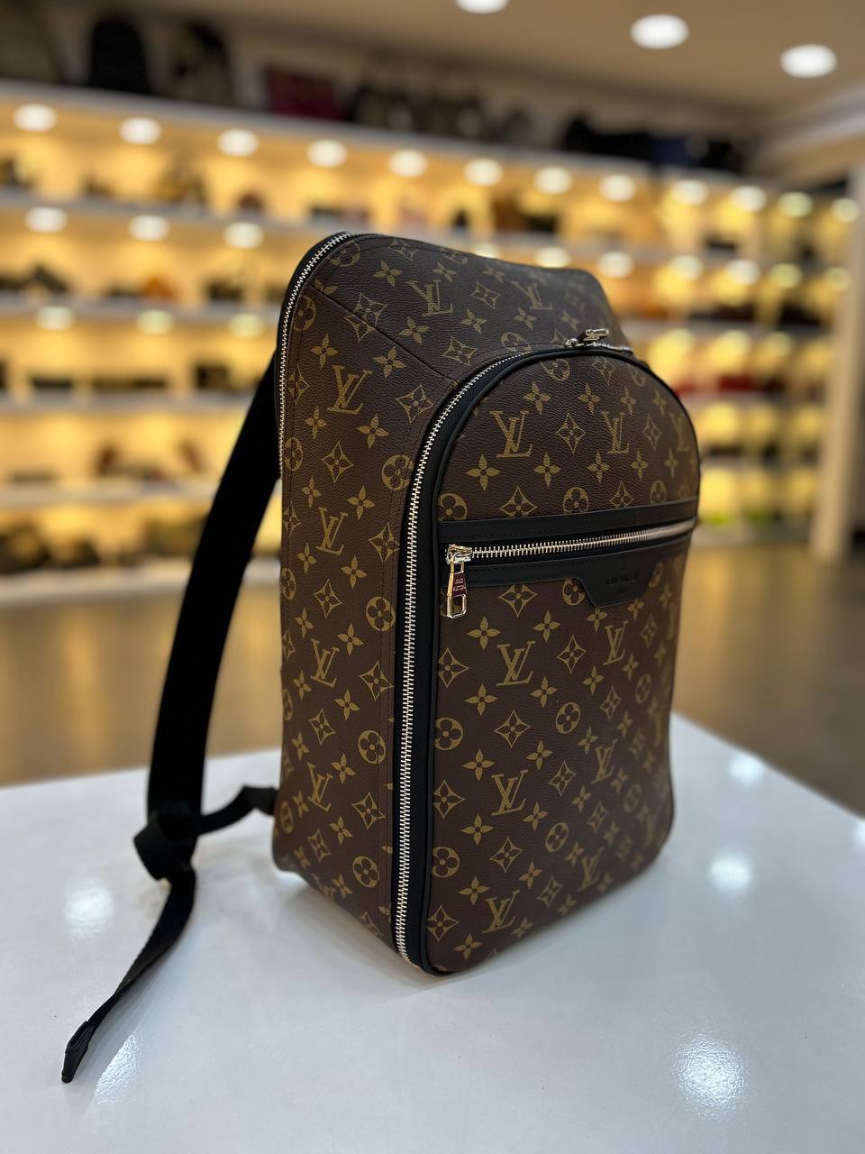 LOUIS VUITTON MICHAEL
