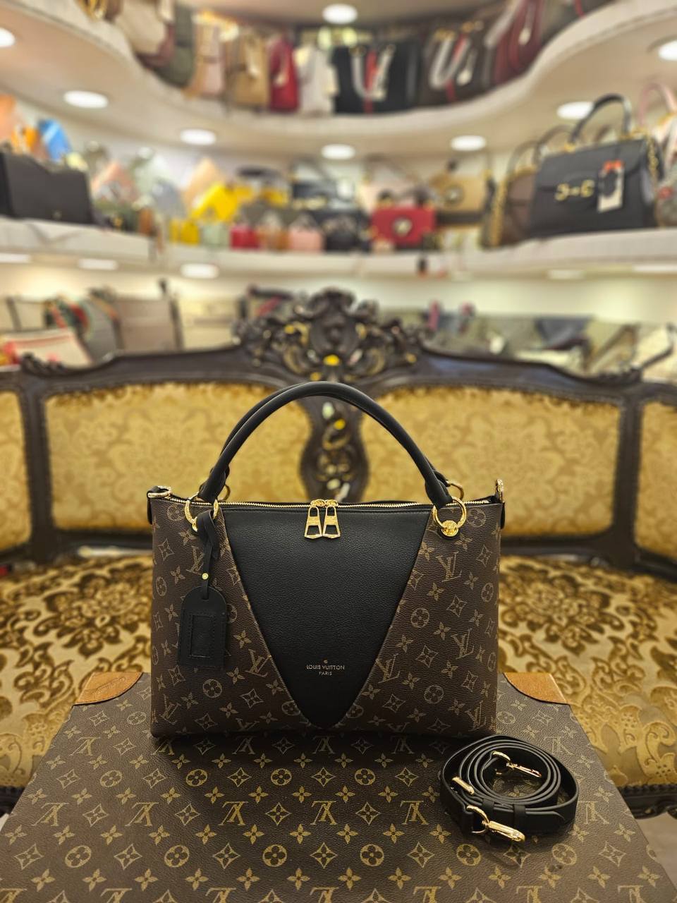 LOUIS VUITTON TOTE