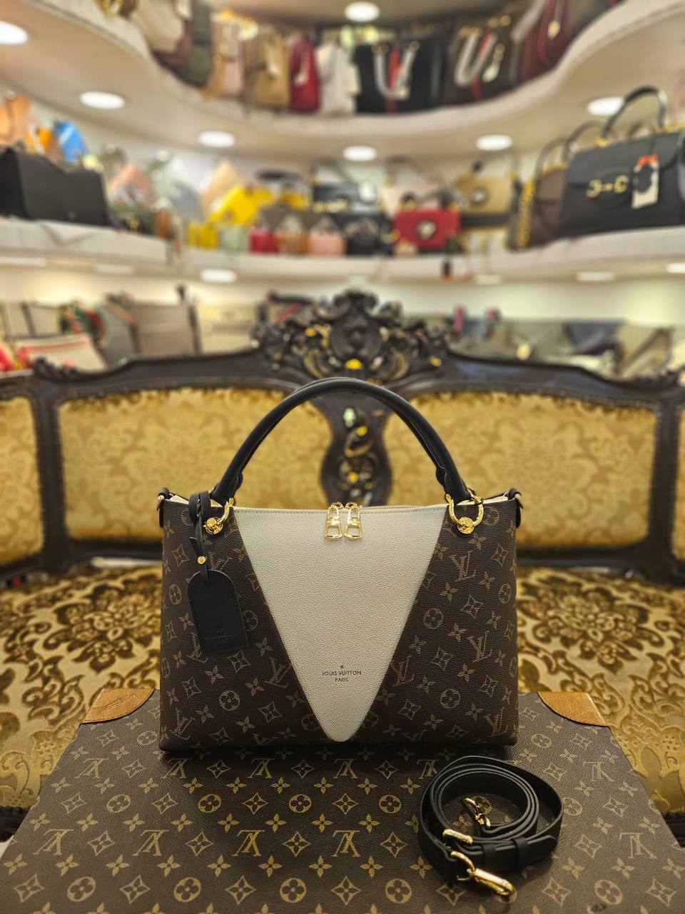 LOUIS VUITTON TOTE