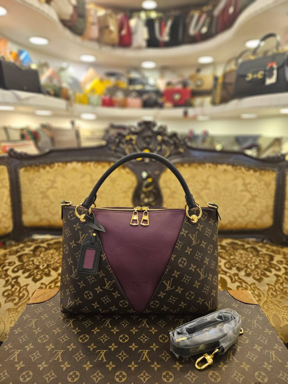 LOUIS VUITTON TOTE