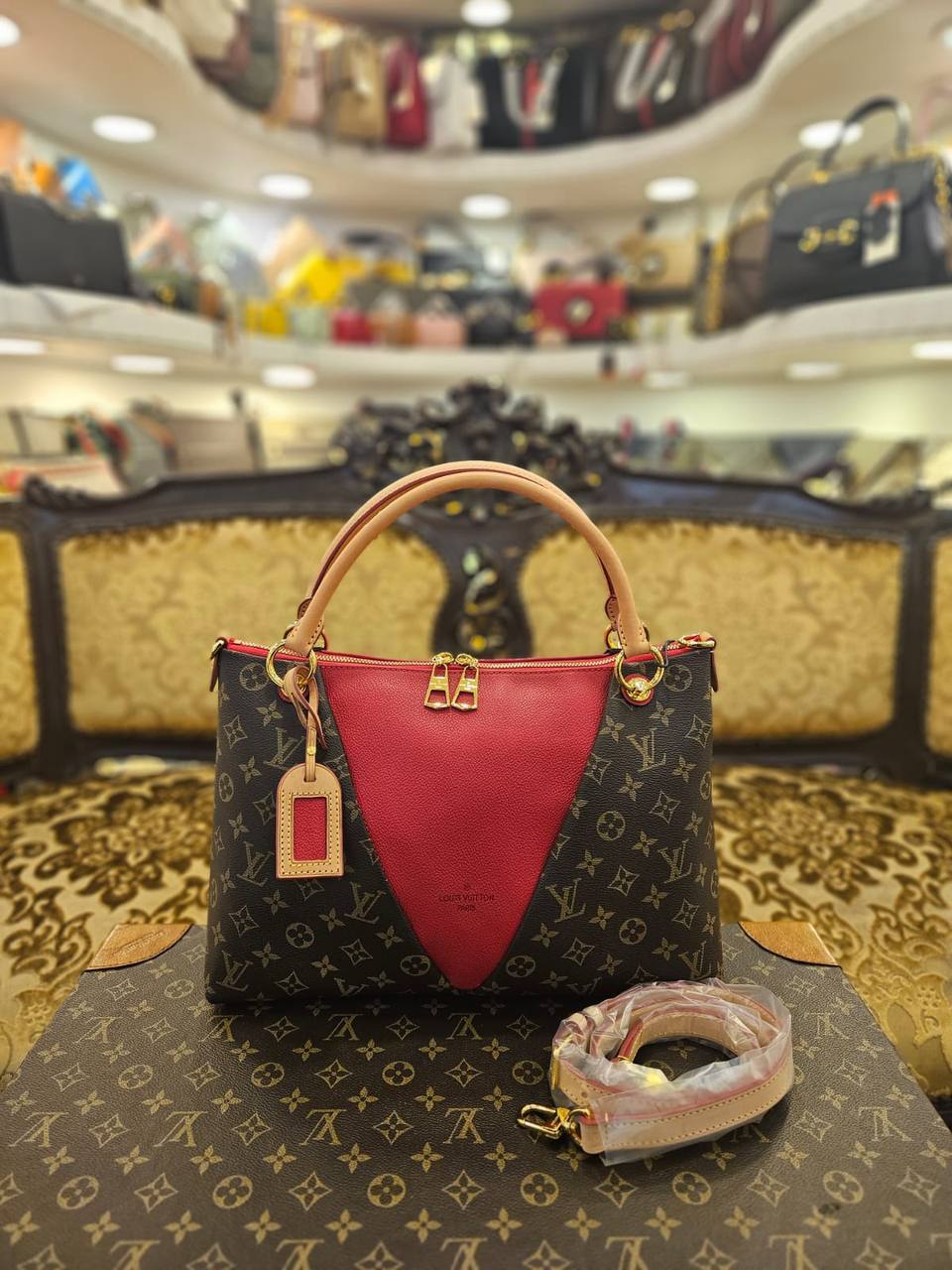 LOUIS VUITTON TOTE