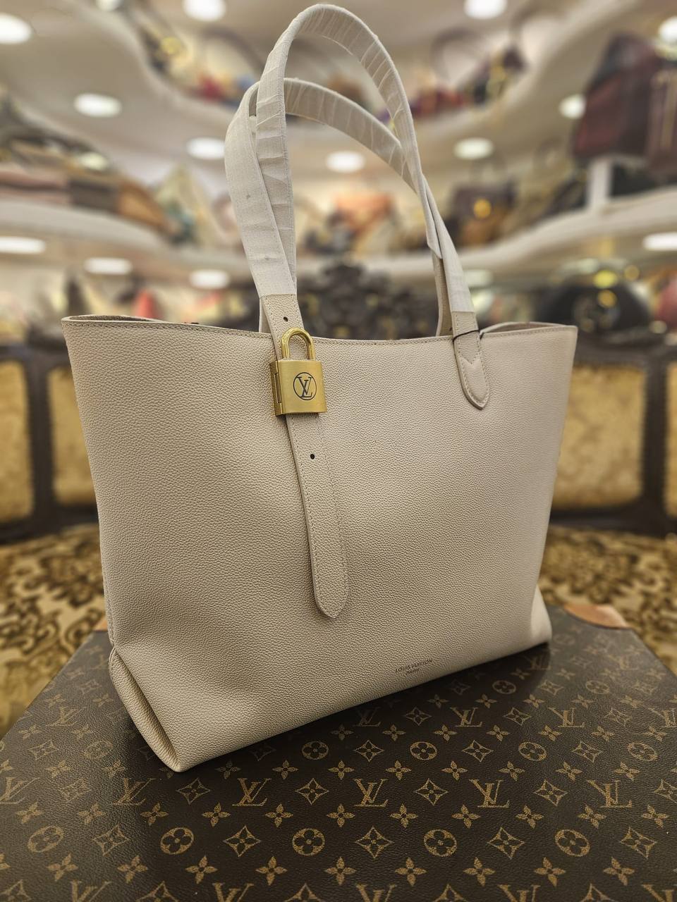 LOUIS VUITTON LOW KEY
