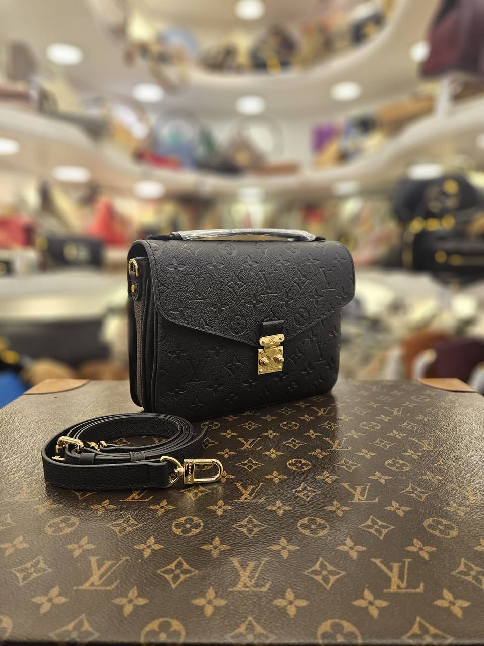 LOUIS VUITTON METIS LEATHER
