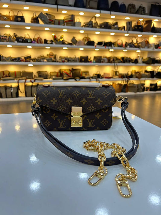 LOUIS VUITTON EAST WEST